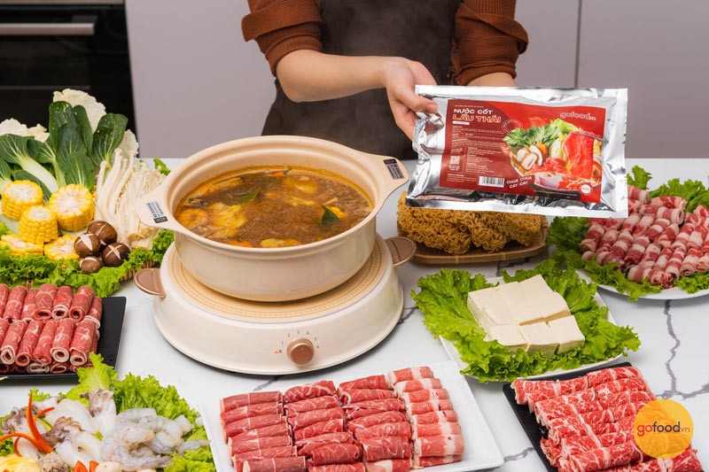 Sản phẩm nước cốt lẩu Thái tiện lợi, minh họa cho việc đơn giản hóa cách nấu nước trái cây trong nấu ăn.