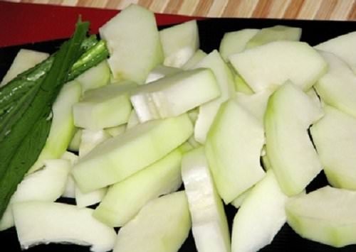Các loại rau tươi ngon ăn kèm món thịt chó hấp, tăng thêm hương vị
