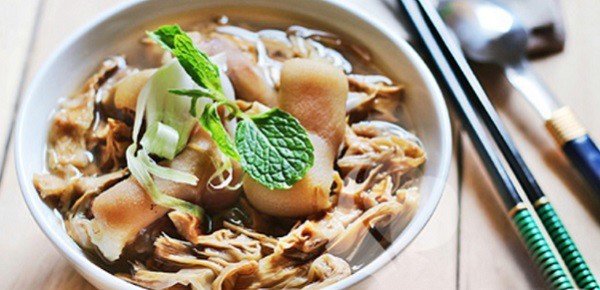 Cách nấu canh măng khô đơn giản, măng chín mềm, giò heo hầm mềm