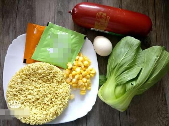 Nguyên liệu phong phú để nấu mì gói