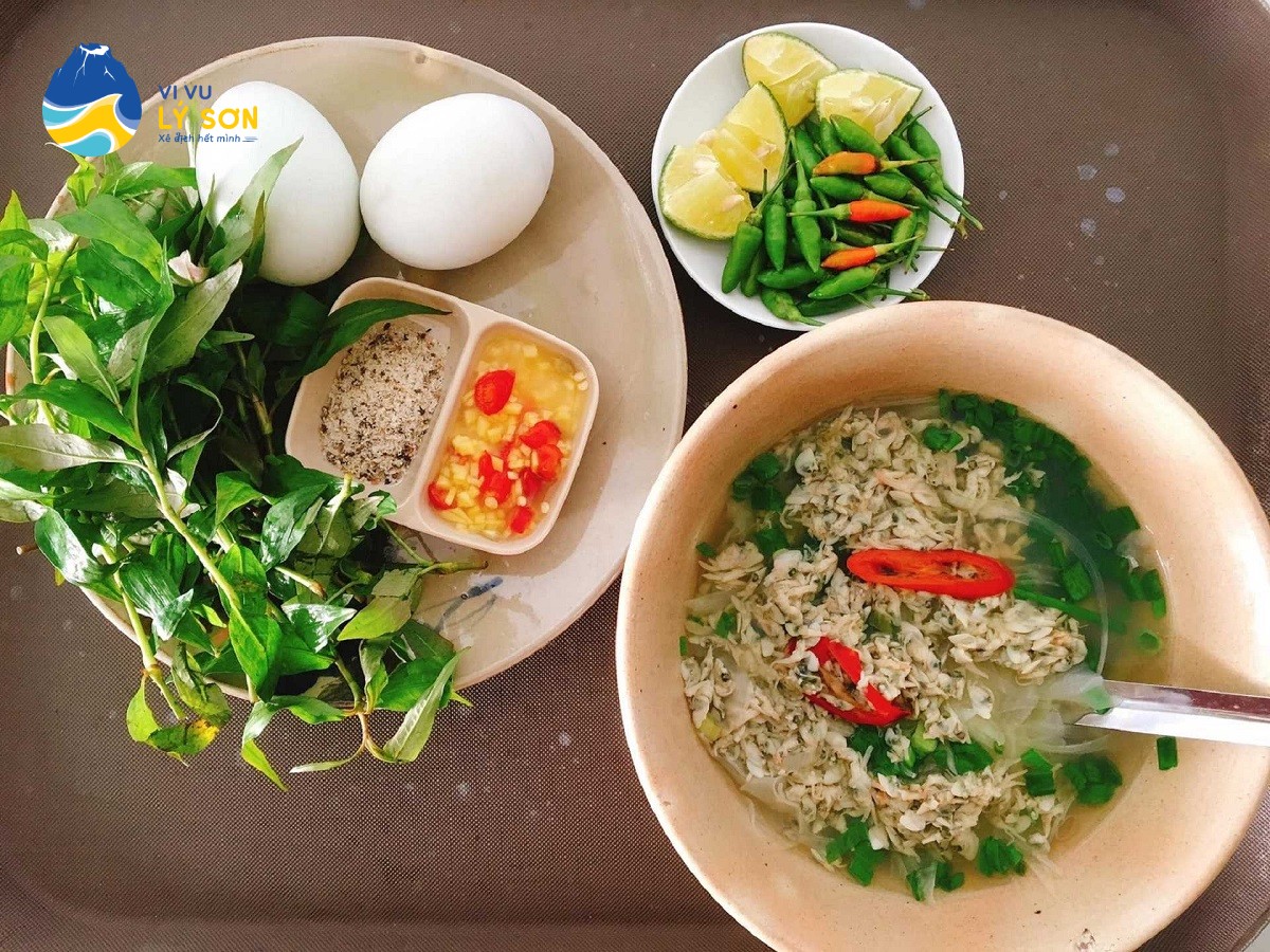 Don xào xúc bánh tráng - một biến tấu hấp dẫn khác của đặc sản don Quảng Ngãi.