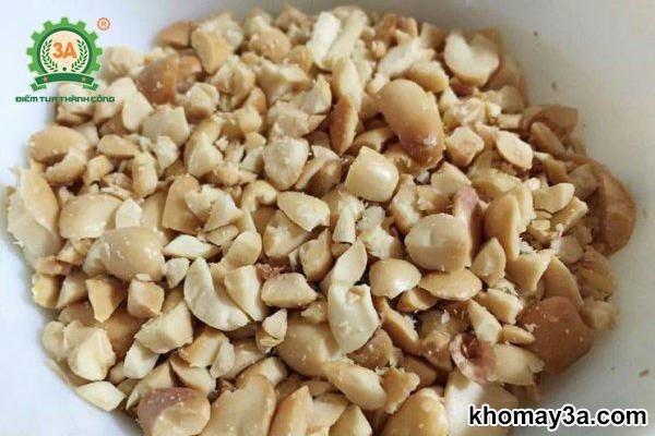Đậu phộng rang và bánh đa giòn rụm, những món ăn kèm không thể thiếu của mì Quảng