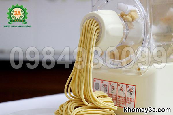 Máy làm mì sợi giúp bạn tự chế biến mì Quảng tươi ngon tại nhà