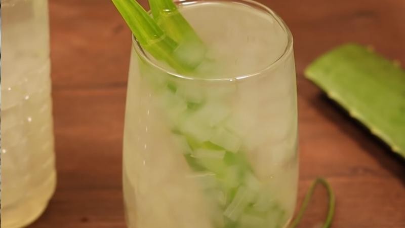Ly nước nha đam lá dứa giải nhiệt kèm đá, thức uống thanh mát cho ngày hè