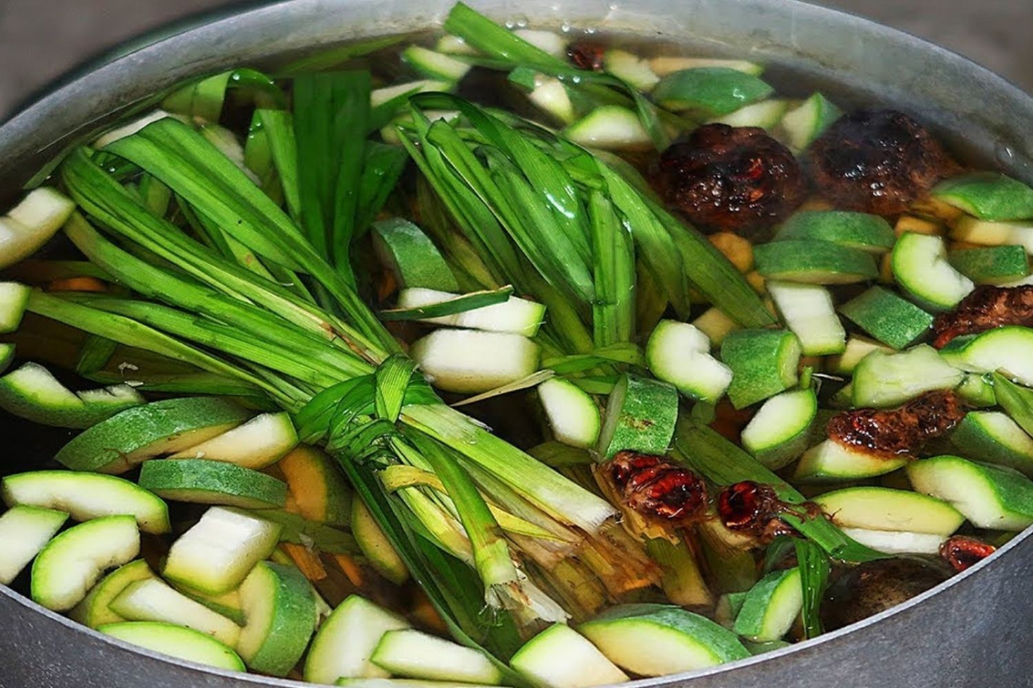 Các biến tấu nước sâm hạt chia độc đáo như bí đao và nha đam