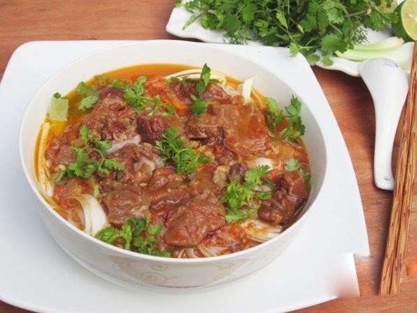 Nấu phở bò tái chín tại nhà cho gia đình