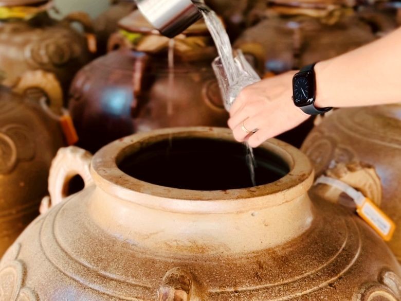 Chum sành dùng để ủ rượu nếp truyền thống