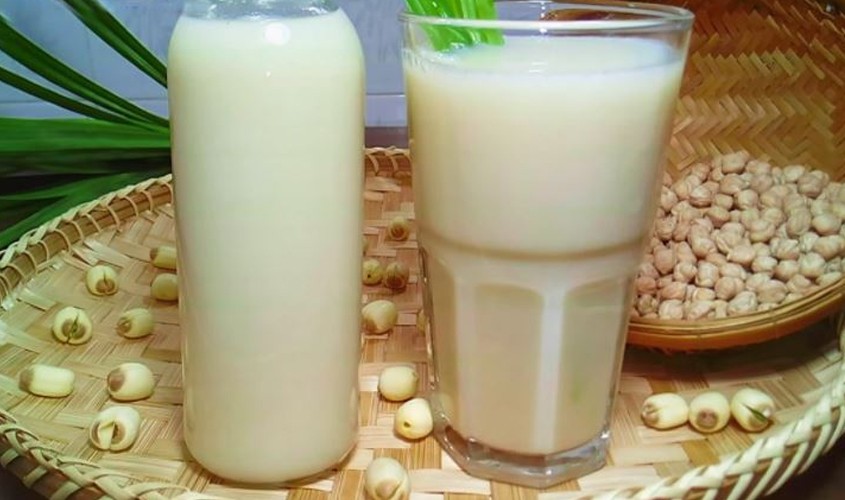 Hình minh họa sữa hạt sen đậu gà giàu protein.