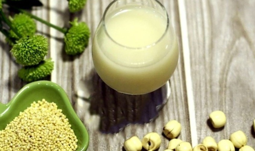 Hình minh họa sữa hạt sen đậu xanh thanh mát.