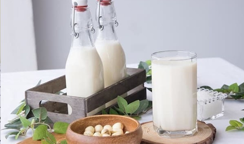 Hình minh họa sữa hạt sen yến mạch thanh đạm và giàu chất xơ.