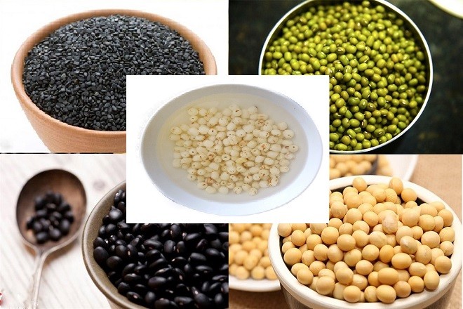 Các loại hạt đậu, hạt sen, óc chó và tảo bẹ chuẩn bị để nấu sữa ngũ cốc