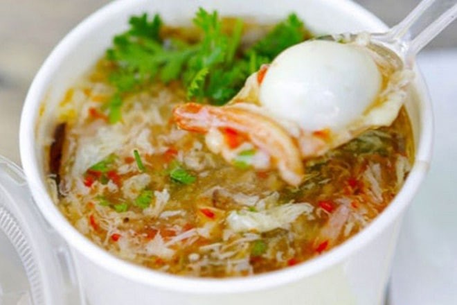 Súp cua nóng hổi, thơm ngon sẵn sàng phục vụ thực khách