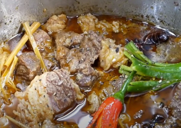 Kho thịt bò bằng nồi áp suất giúp thịt mềm nhanh và tiết kiệm thời gian chế biến món thịt bò kho tàu