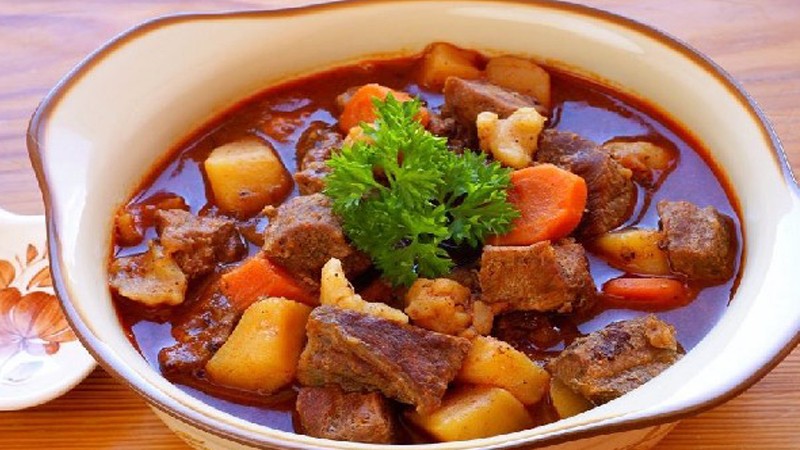 Thành phẩm thịt bò sốt vang cách nấu: Món ăn chuẩn vị thơm ngon hấp dẫn