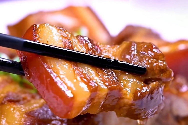 Món thịt kho tàu không cần nước dừa đã hoàn thành, thơm ngon hấp dẫn