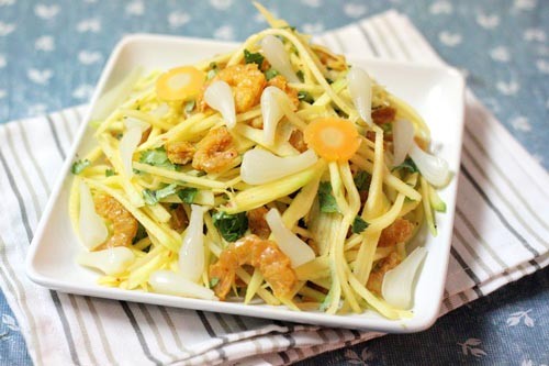 Tôm khô nộm xoài chua cay giòn tan
