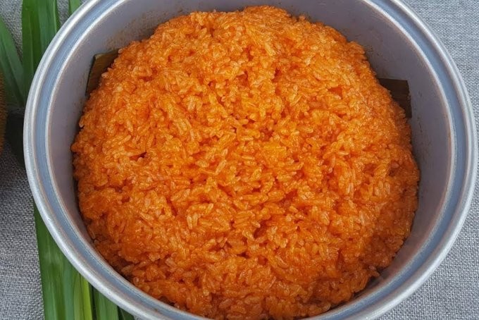 Nấu xôi gấc bằng nồi cơm điện tiện lợi, đảm bảo xôi chín đều và không nhão