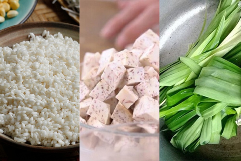 Hỗn hợp gạo nếp đã ngâm, khoai môn cắt hạt lựu và lá dứa được trộn đều trong lòng nồi cơm điện, sẵn sàng cho món xôi khoai môn.