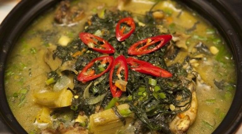 Thành phẩm món xương chó nấu với chuối xanh hấp dẫn, đậm đà