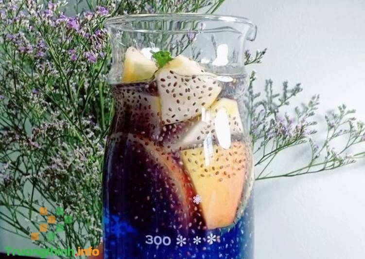 Trà detox hoa đậu biếc tươi, táo và hạt chia giúp thanh lọc cơ thể