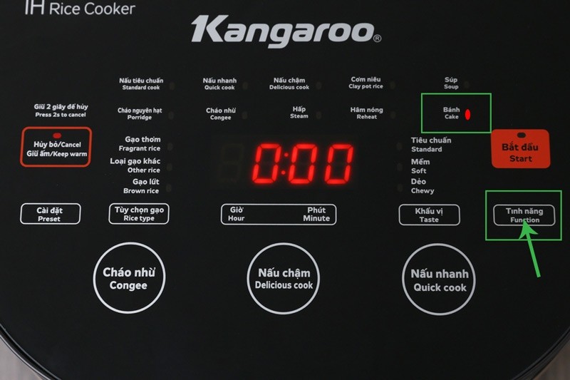 Chiếc bánh bông lan vàng ươm vừa được làm xong trong nồi cơm điện Kangaroo, minh họa cho cách nấu nồi cơm điện Kangaroo để làm bánh tại nhà.