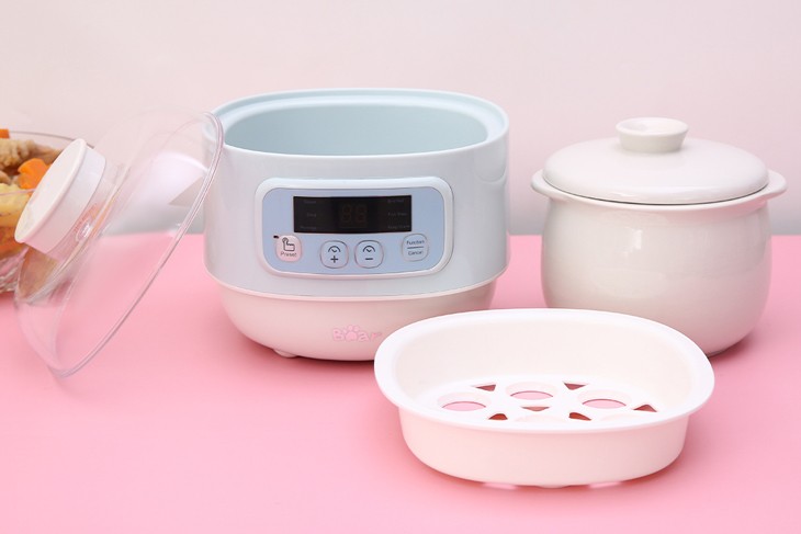 Dùng một miếng vải hoặc khăn ẩm lau sạch ngăn bảo vệ sau mỗi lần sử dụng nồi 
