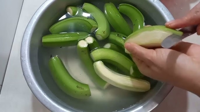 Sơ chế chuối xanh cho món cá nấu chuối