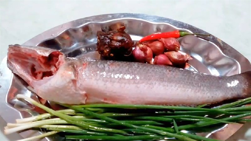 Nguyên liệu chính và gia vị cho món cá lóc kho me thơm ngon