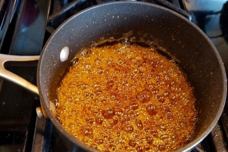 Quy trình thắng đường caramel để làm nước màu