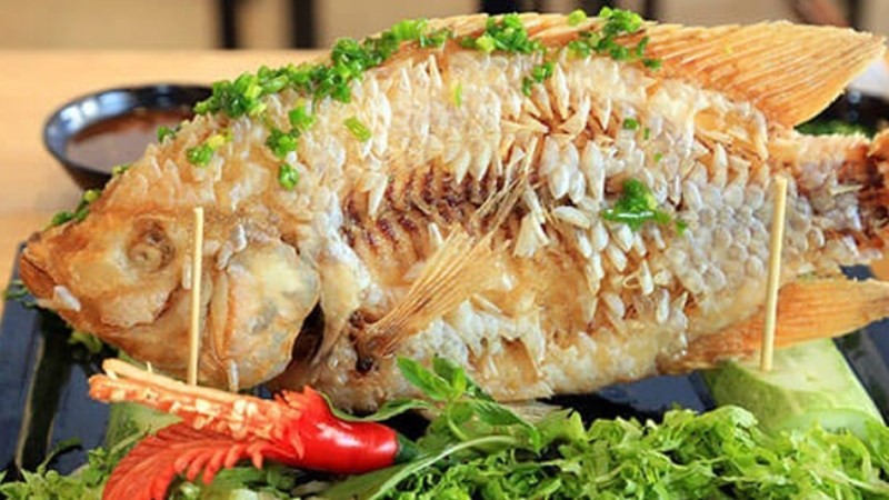 Cá diêu hồng chiên xù vàng ruộm, giòn tan