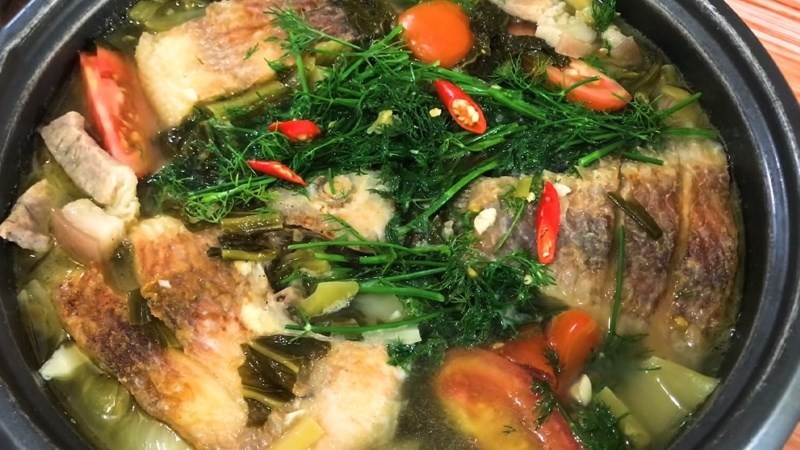 Cá diêu hồng om dưa chua béo đậm đà
