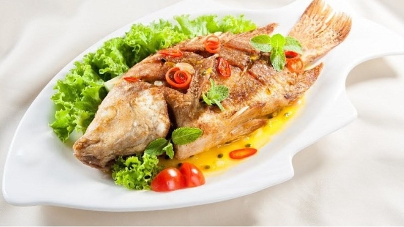 Cá diêu hồng sốt chua ngọt chanh dây