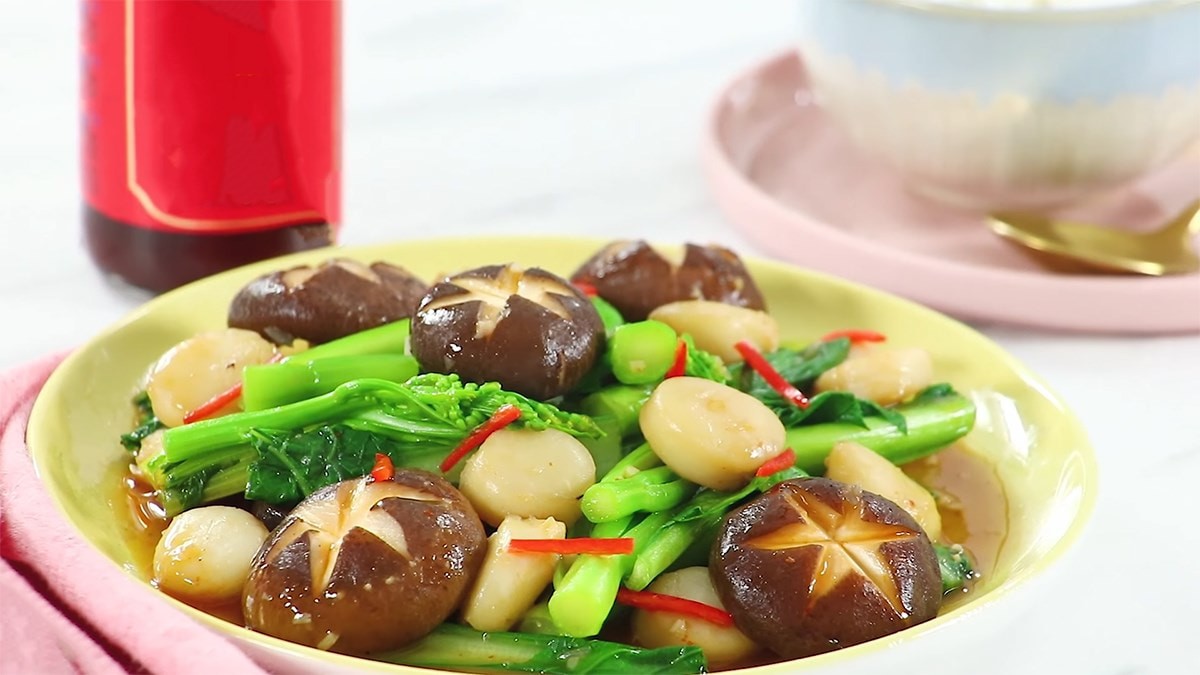Cải ngồng xào nấm đông cô