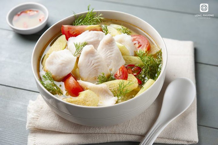 Món canh chua cá lóc truyền thống thơm ngon giải nhiệt mùa hè