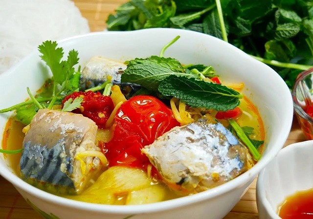Hướng dẫn cách nấu canh chua cá biển không tanh chuẩn vị