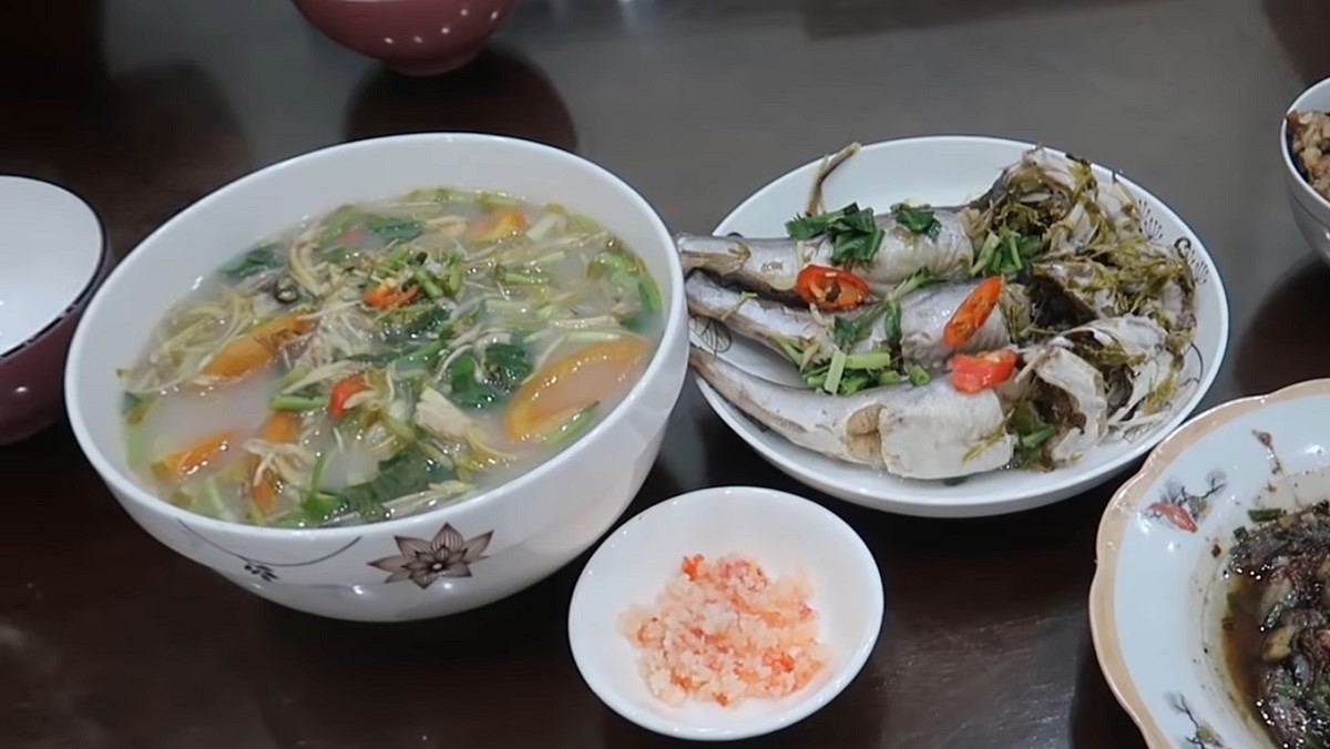 Món canh chua cá úc lá me non thơm ngon, thanh nhiệt
