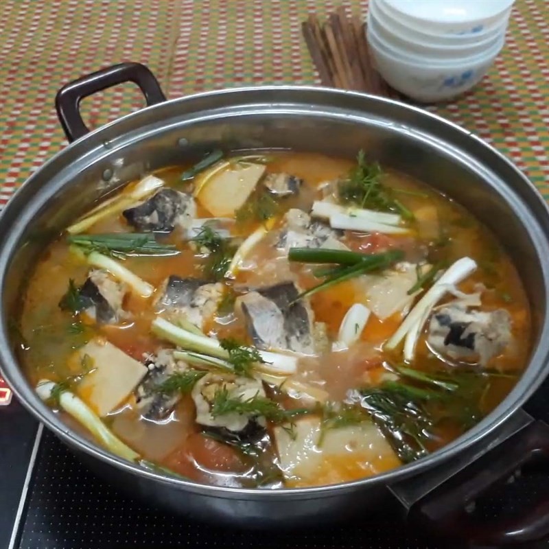 Thành phẩm cá nheo nấu canh chua măng