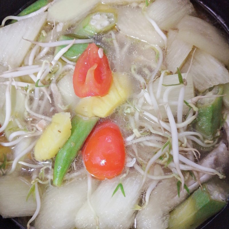 Canh chua lườn cá hồi nóng hổi, thơm ngon