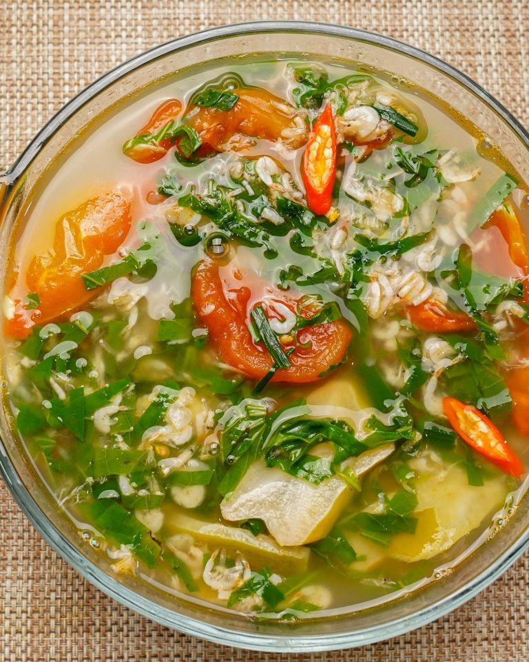 Canh tép nấu khế chua nóng hổi, nghi ngút khói