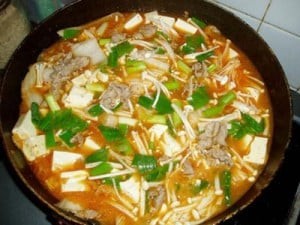 Canh đậu phụ giá đỗ thanh mát, dễ làm chỉ trong 15 phút