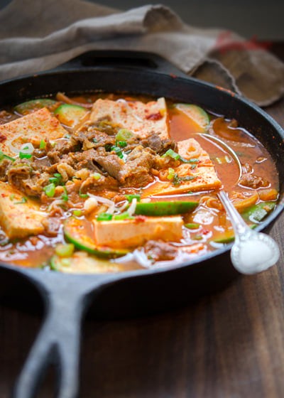 Canh thịt bò nấu đậu phụ và bí ngồi đậm đà, bổ dưỡng