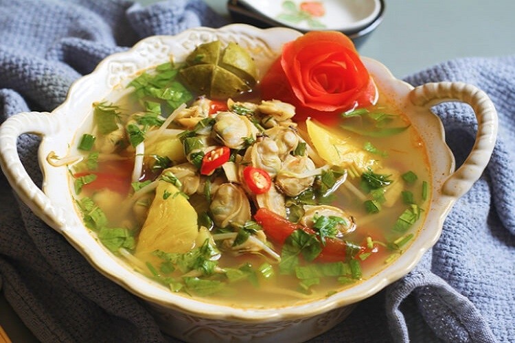 Tô canh ngao chua sấu thơm ngon, một biến tấu hấp dẫn của cách nấu canh chua ăn với bún