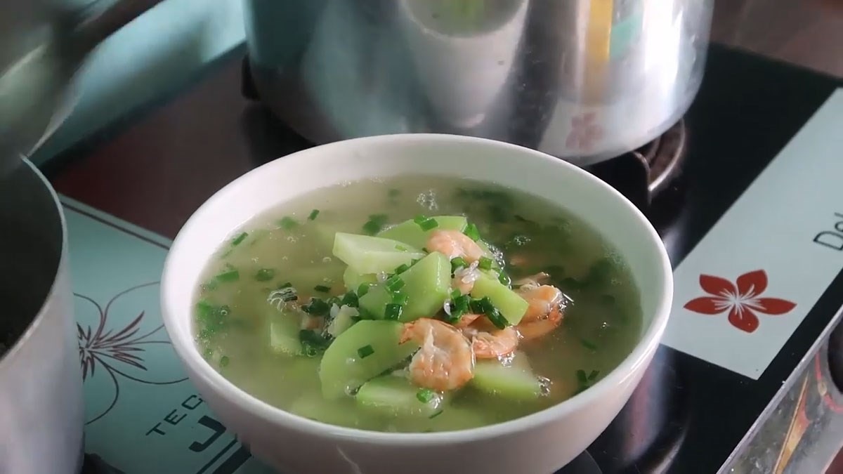 Canh su su tôm tươi ngọt mát, dễ làm