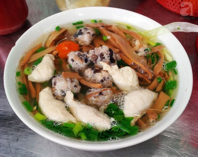Bát canh măng khô miến mọc hấp dẫn ngày Tết