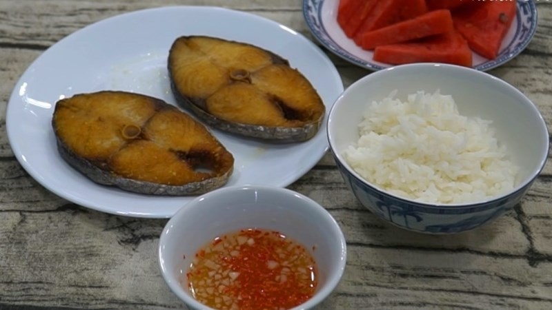 Cá thu một nắng dai ngon, thịt cá săn chắc sau khi phơi