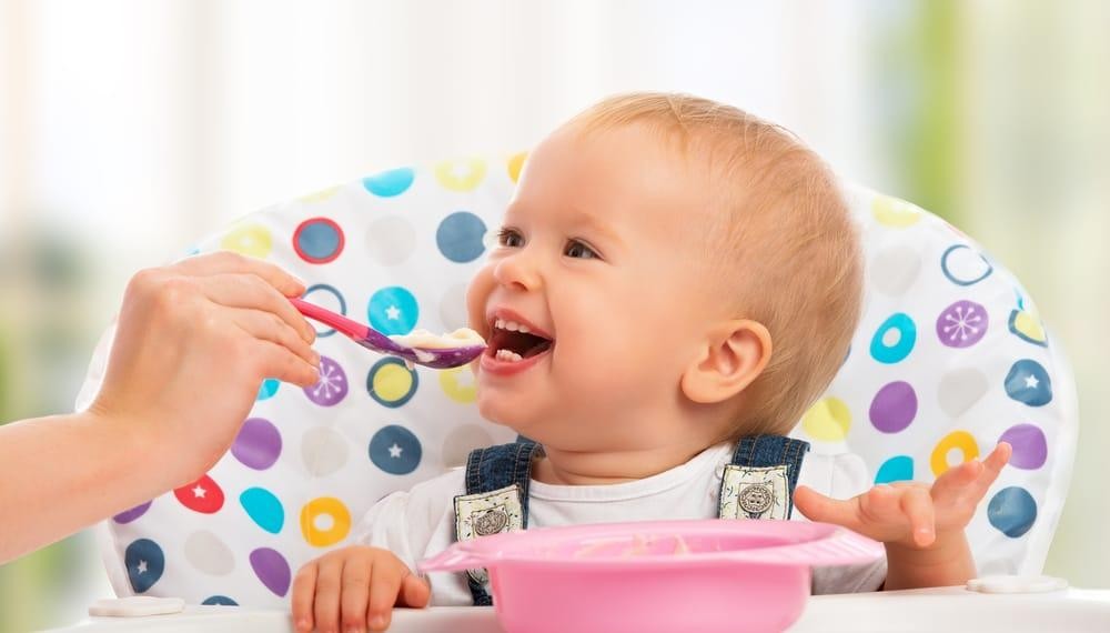 Cháo trứng gà cà chua cho bé bổ dưỡng