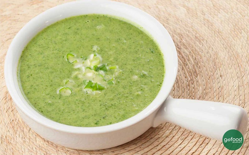 Cháo cá hồi với rau ngót