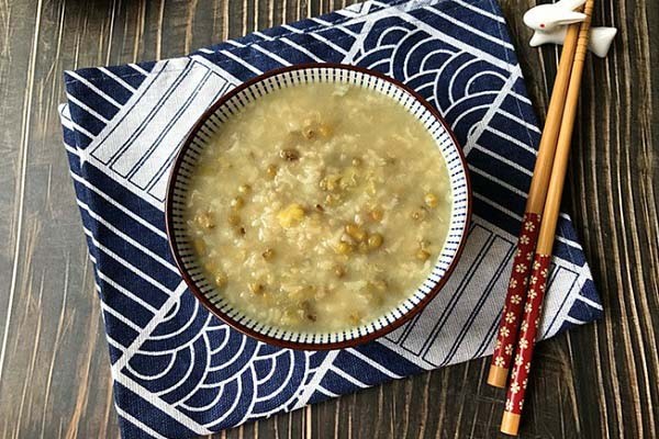 Công dụng của cháo đậu xanh trong việc tăng cường sức khỏe và hệ miễn dịch