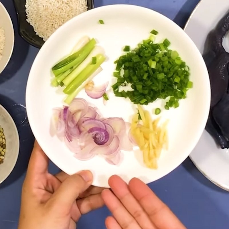Giá đỗ tươi dùng kèm món cháo gà ác đậu xanh