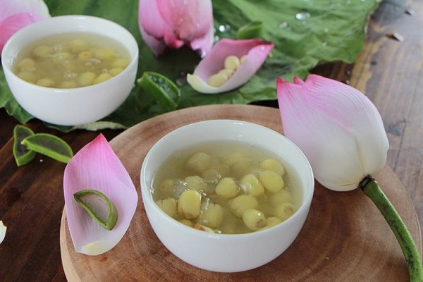 Chè hạt sen bột sắn dây thanh mát